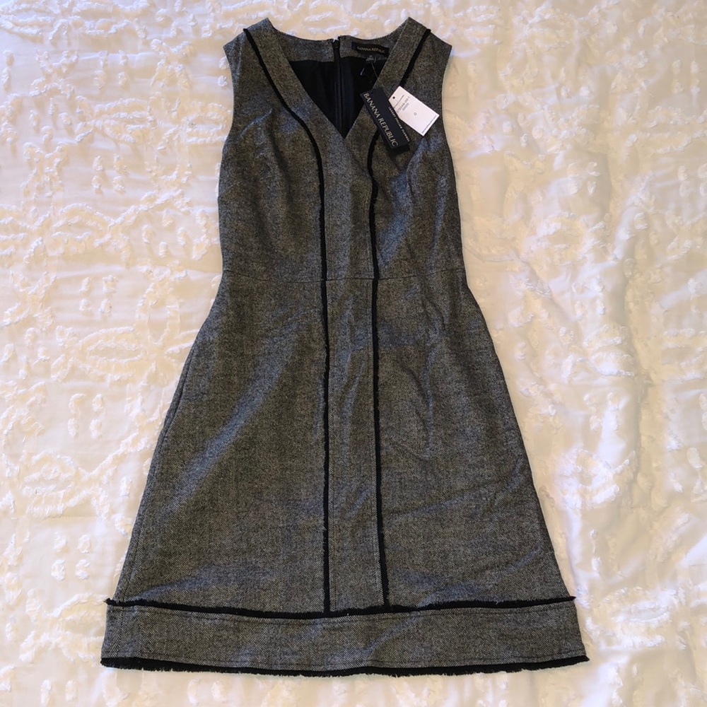 NWT Banana Republic 37% wool V-neck dress